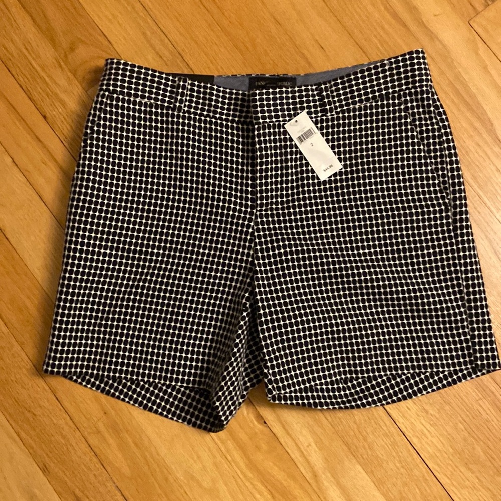 Banana Republic 5” shorts.